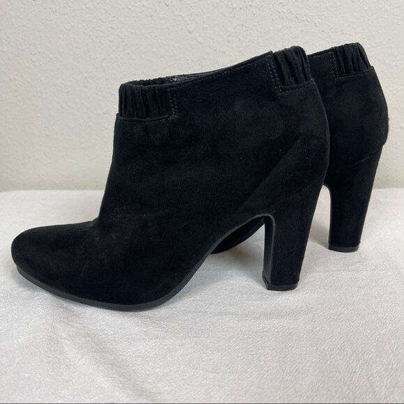Sam & Libby Black Vegan Suede Heeled Booties 6.5 - Picture 2 of 8